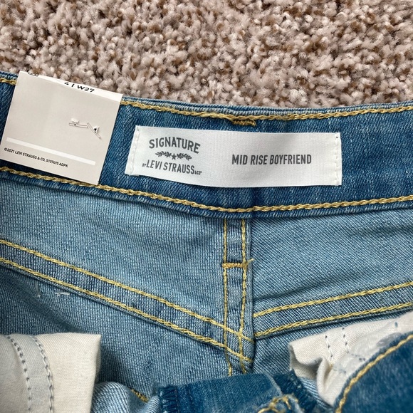 Levi Mid Rise Slim Boyfriend jeans - Picture 9 of 15